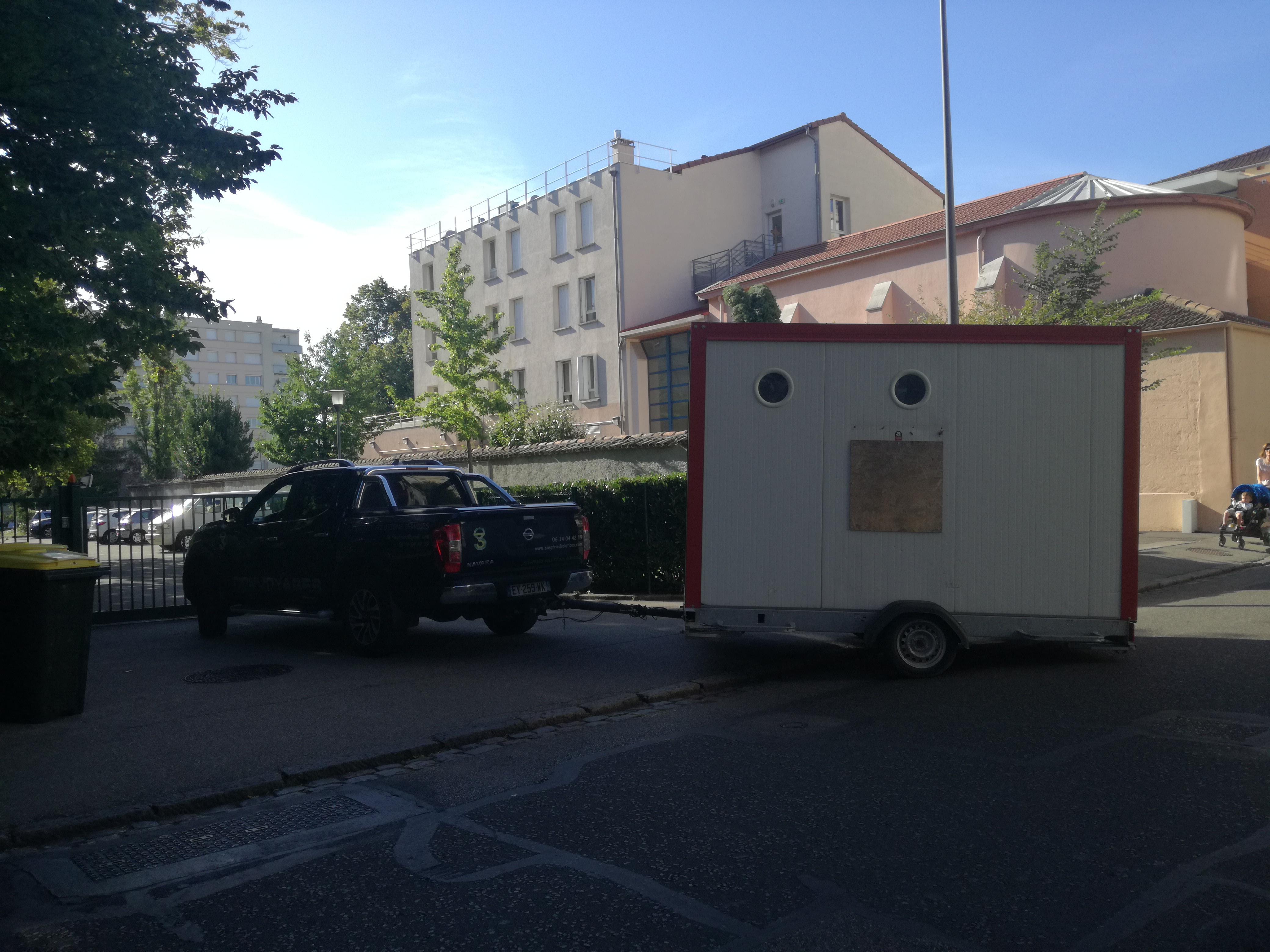 déplacement et transfert de cabane vestiaire metamiante à Lyon