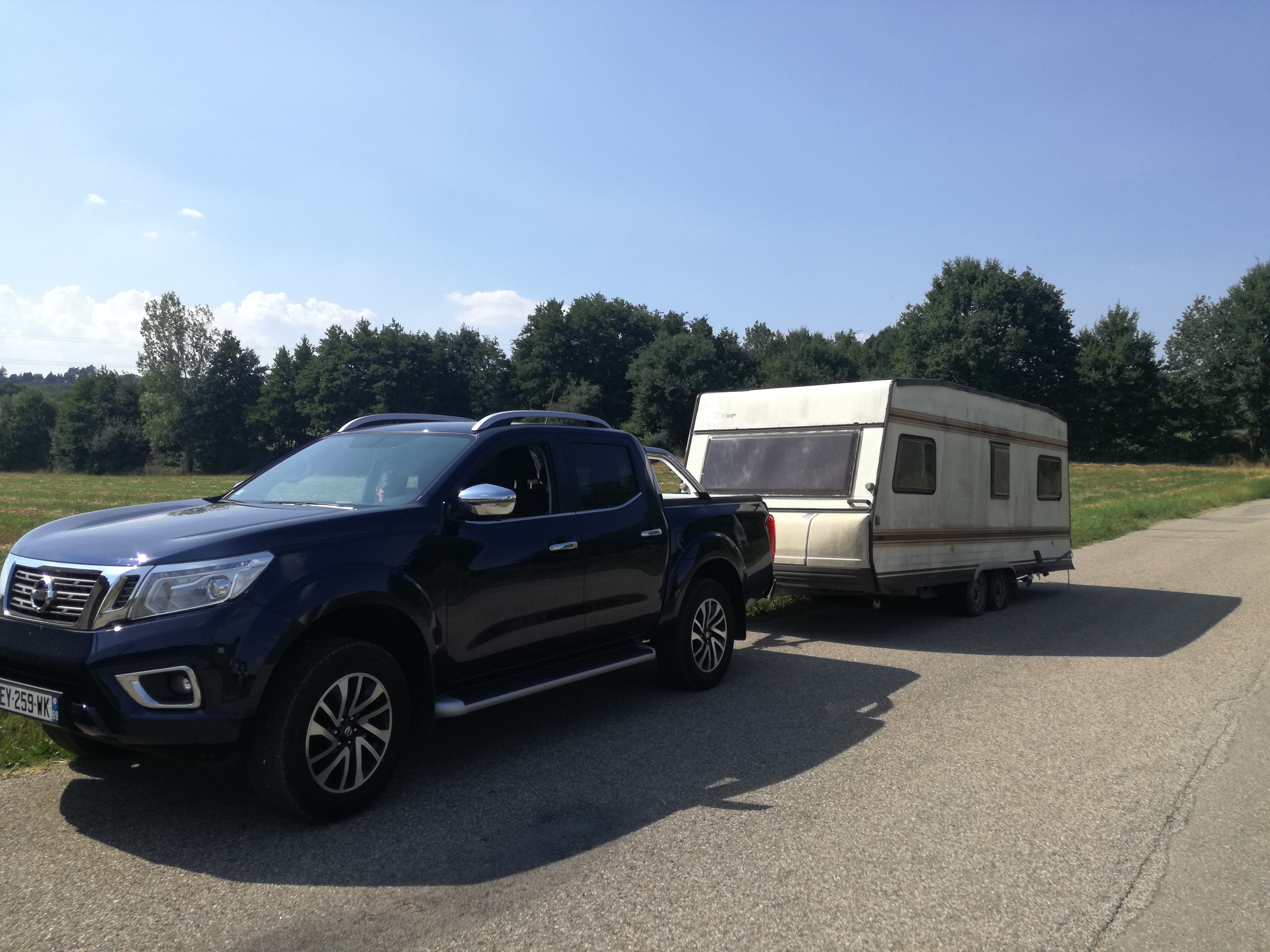 transport et convoyage caravane + navara à Lyon