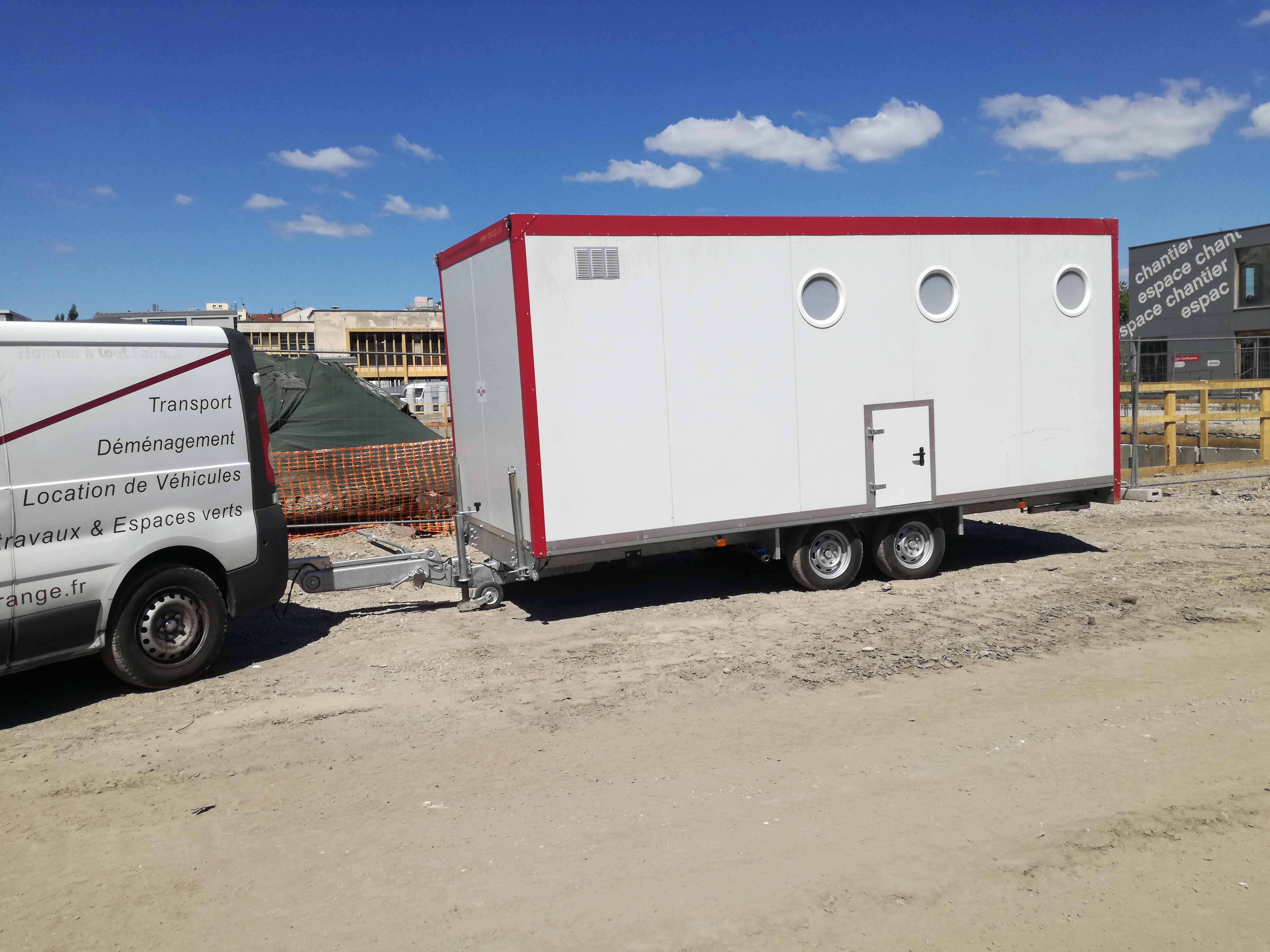 remorquage d'unité décontamination mobile MDDD à Lyon